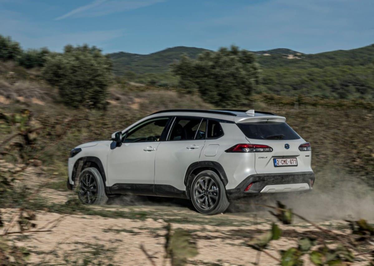 نمای عقب کرولا هیبرید کراس - 2.jpg