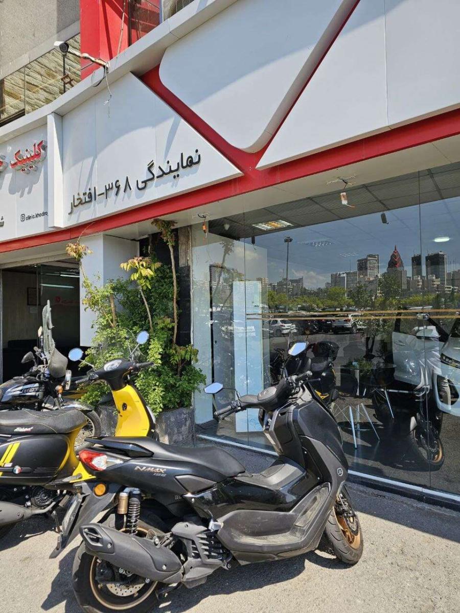 نمای ورودی نمایندگی افتخار مدیران خودرو.jpg