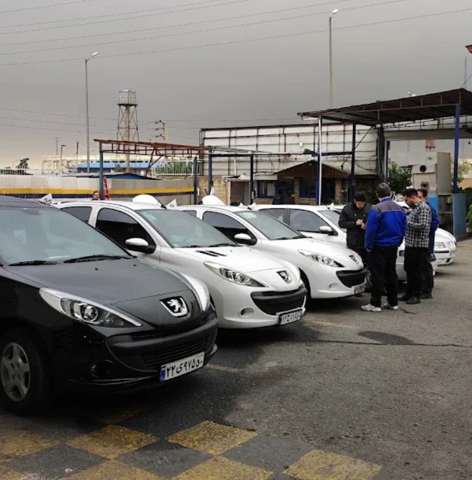 نمایندگی ایران خودرو 1098 در وردآورد - نمای ورودی - 2.jpg