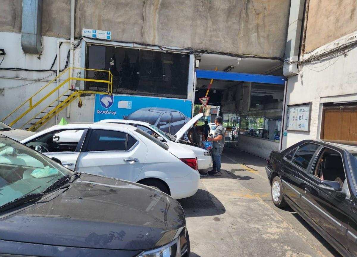 نمایندگی ایران خودرو 1113 در رسالت - نمای داخل - 3.jpg