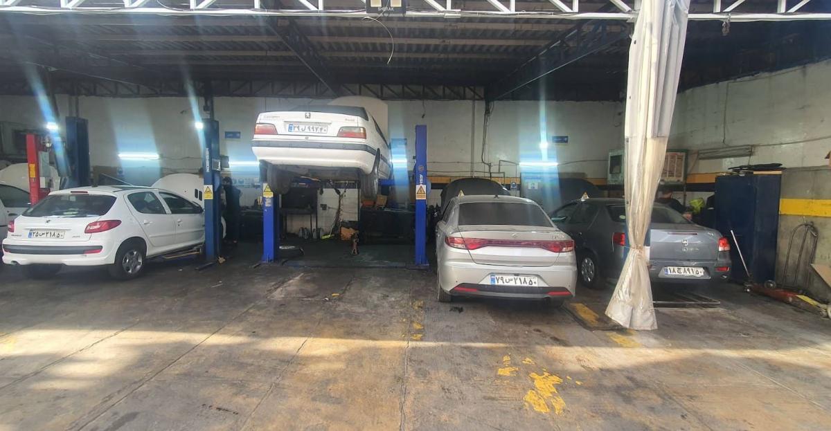 نمایندگی ایران خودرو 1113 در رسالت - نمای داخل - 4.jpg