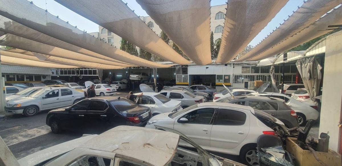 نمایندگی ایران خودرو 1113 در رسالت - نمای داخل - 7.jpg