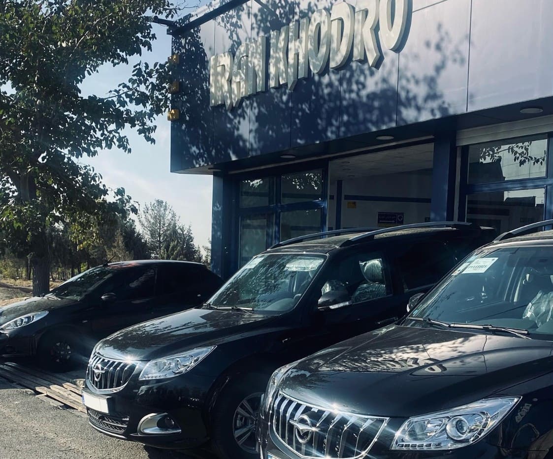 نمایندگی ایران خودرو 1268 در واوان - نمای بیرونی.jpg