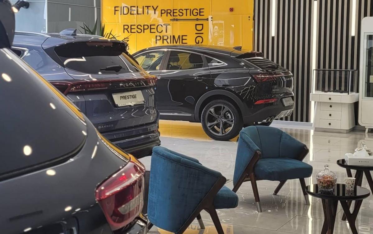 نمایندگی بهمن موتور گودرزی در بزرگراه فتح - 1049 - نمای داخل.jpg