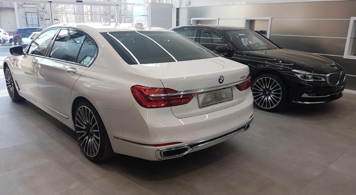 نمایندگی بی ام و نیاوران 5.JPG