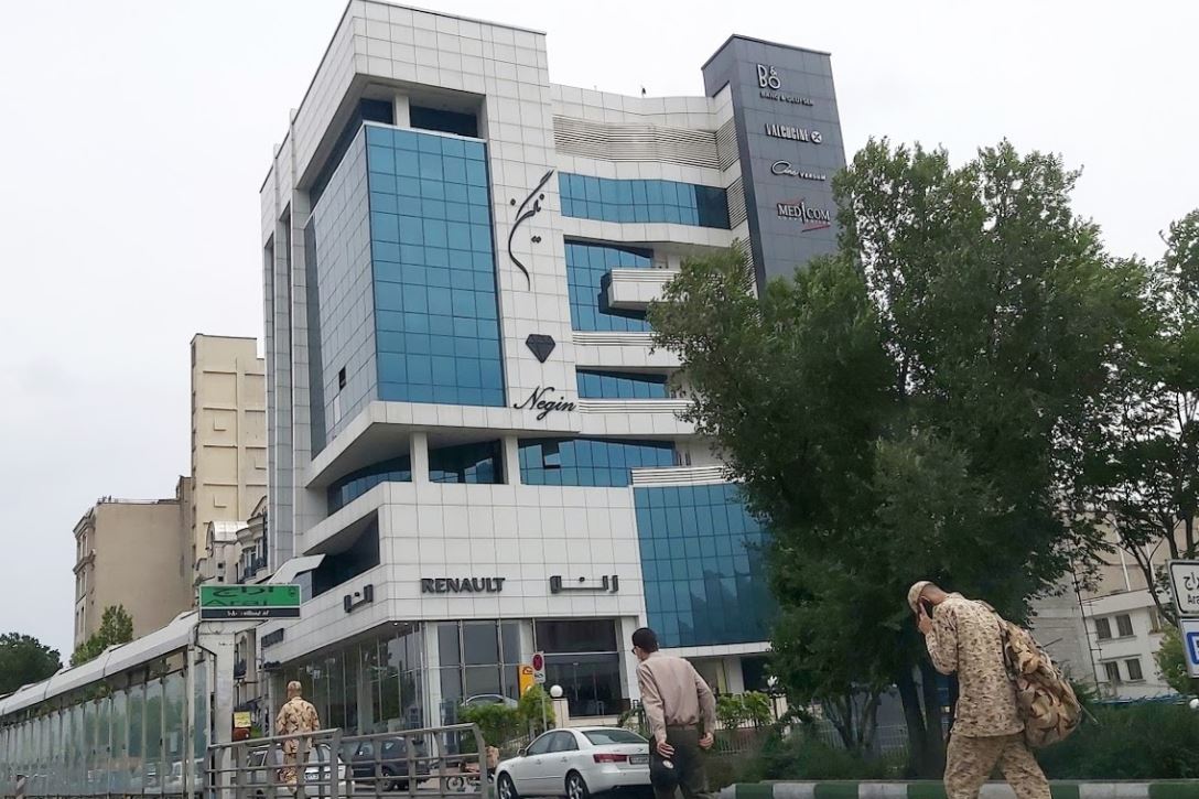 نمایندگی فروش مرکزی رنو در اقدسیه.JPG