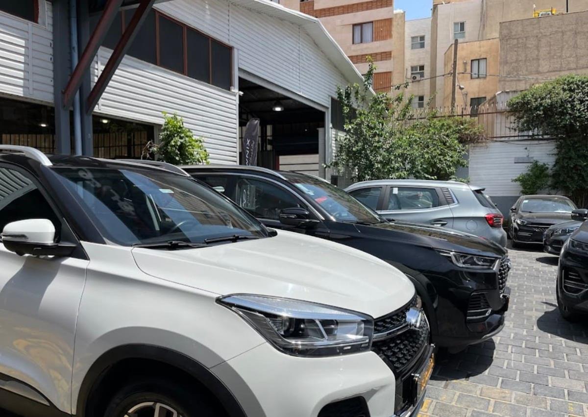 نمایندگی فروش و تعمیرگاه مدیران خودرو خسروانی در استاد معین - نمای تعمیرگاه.jpg