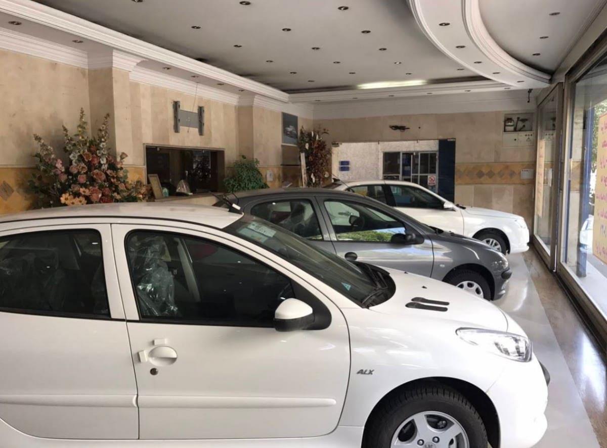 نمایندگی فروش و خدمات پس از فروش ایران خودرو در خیابان قزوین - کد 5031 - نما داخل.jpg
