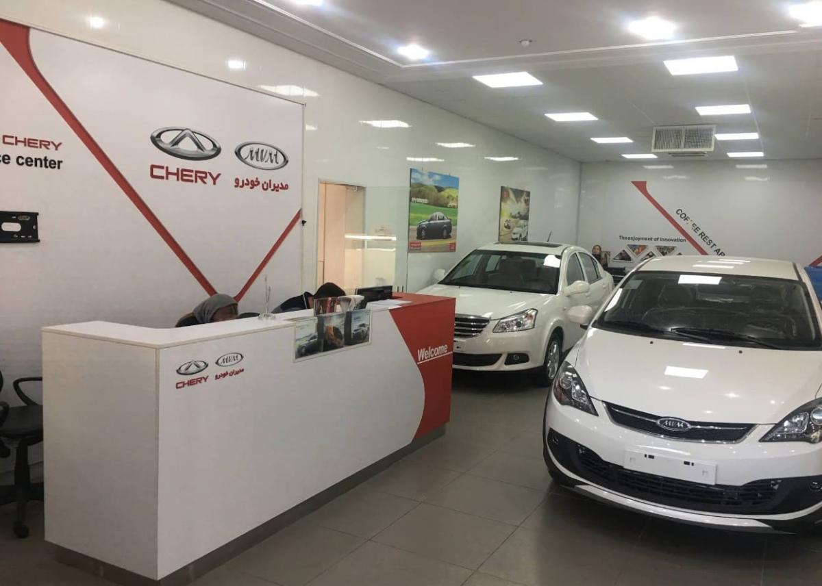 نمایندگی مدیران خودرو گودرزی در رودکی - نمای نمایشگاه.jpg