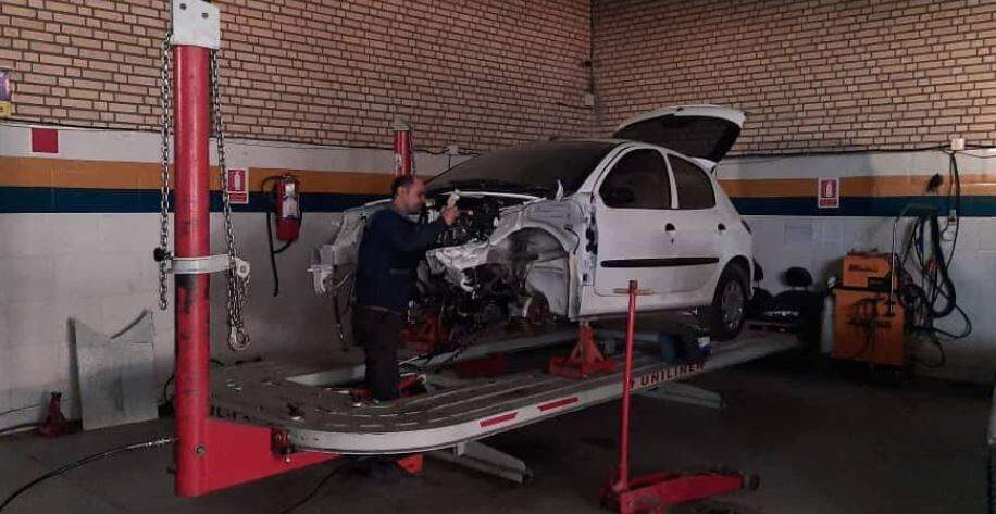 نمایندگی و تعمیرگاه ایران خودرو - صافکاری و نقاشی.jpg