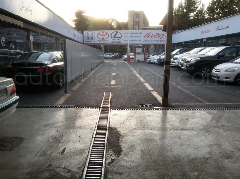 نمایندگی و تعمیرگاه ایرتویا اتو خندان در سید خندان - نمای داخلی.jpg