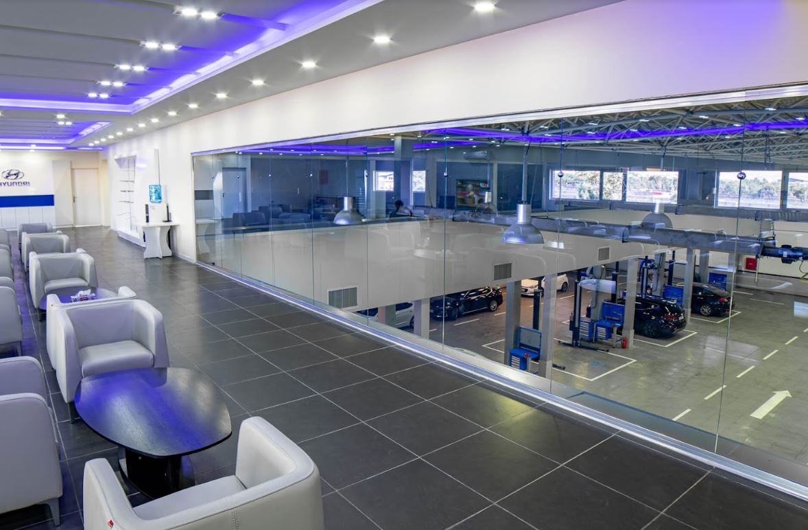 نمایندگی و تعمیرگاه مرکزی هیوندای کرمان موتور در جاده مخصوص کرج - سالن انتظار.JPG
