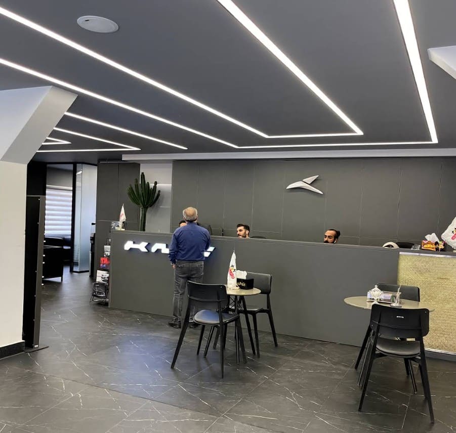 نمایندگی و تعمیرگاه کرمان موتور در تجریش - کد 1780 - نمای سالن.jpg