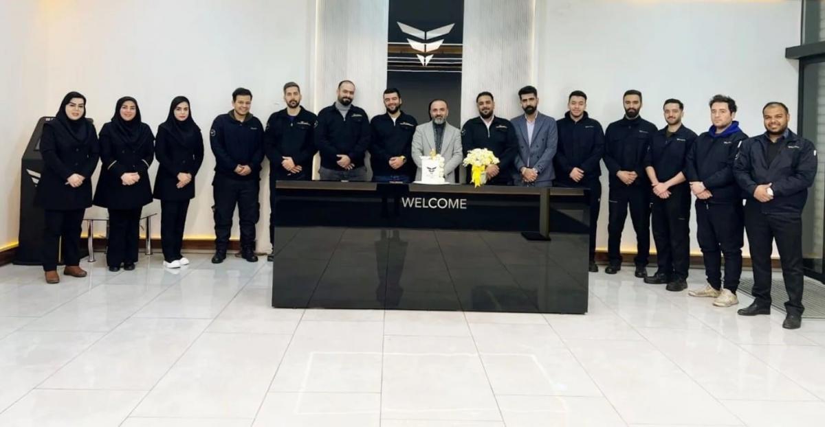 نمایندگی و تعمیرگاه گروه بهمن گل شناس در میدان شهدا - پرسنل.jpg