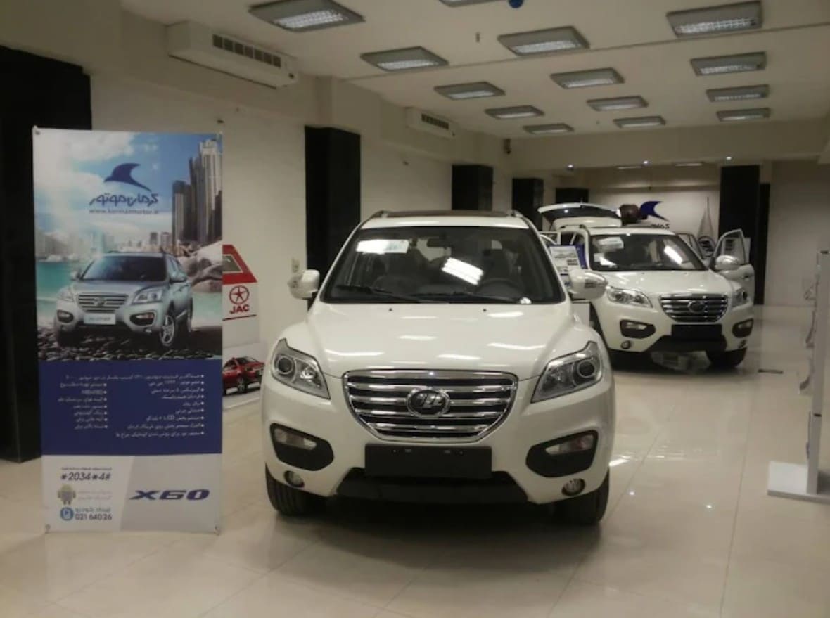 نمایندگی 1301 کرمان موتور در اصفهان - نمای نمایشگاه.jpg