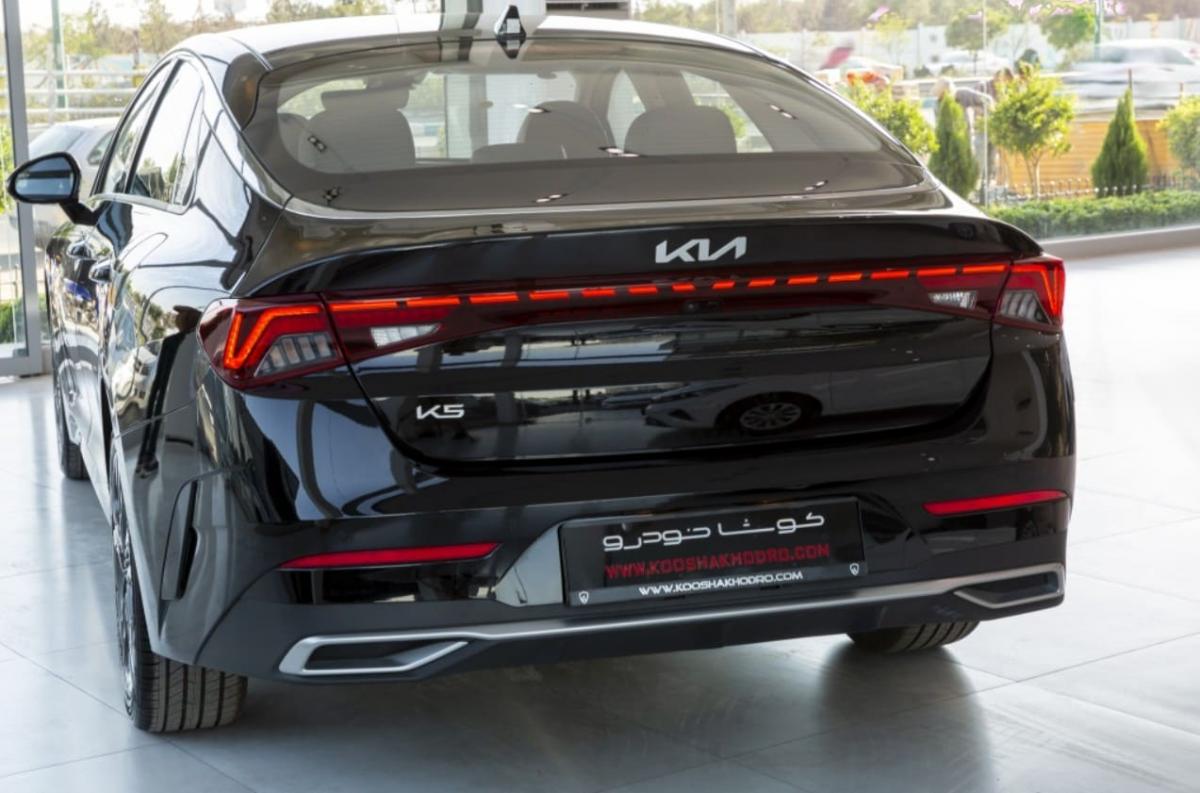 کیا k5 کوشا خودرو - نمای عقب.jpg