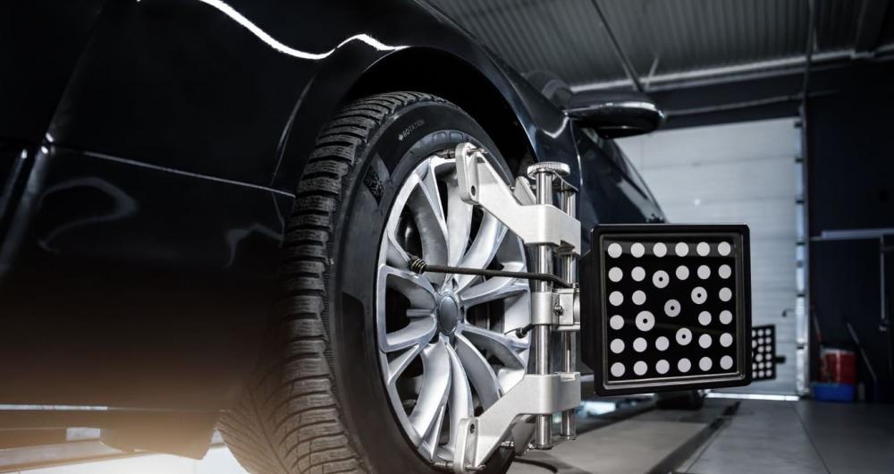 علائم به هم خوردن میزان فرمان، چه زمانی خودروی شما نیاز به میزان فرمان دارد؟